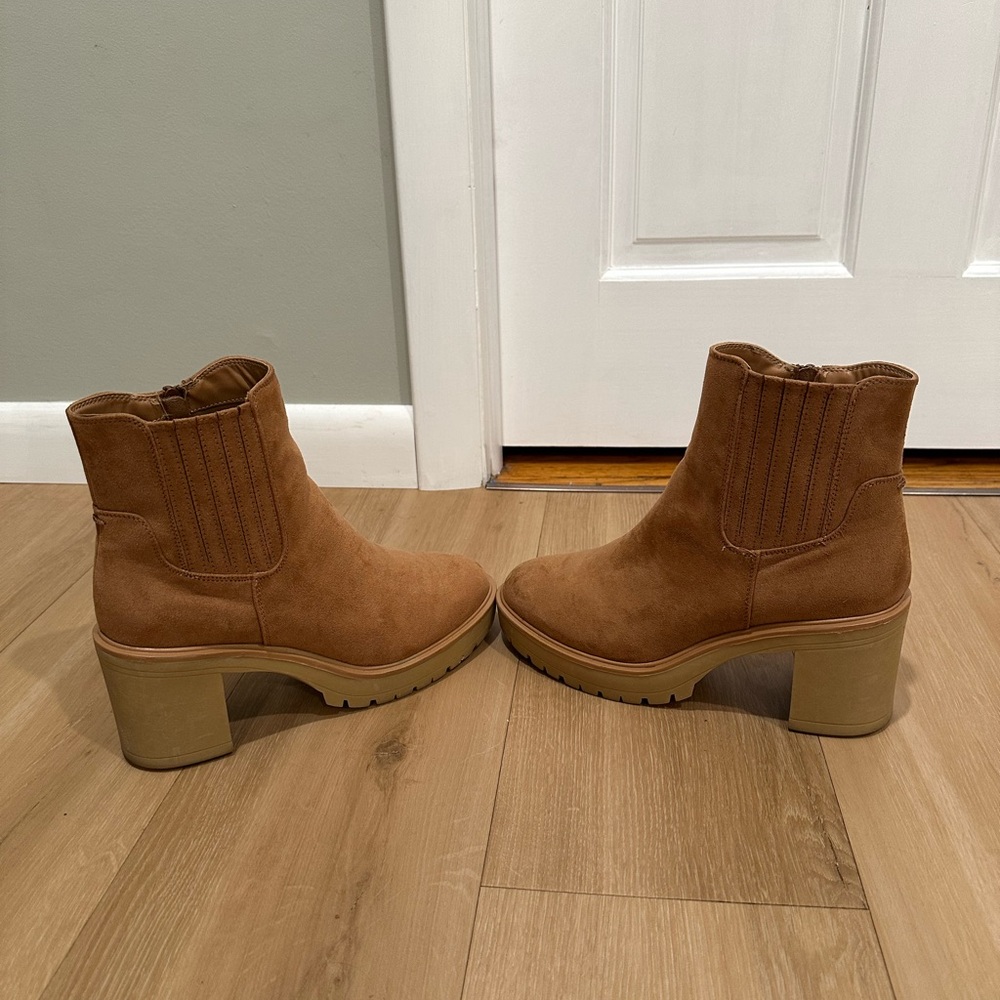 Universal Thread Booties - Picture 3 of 6